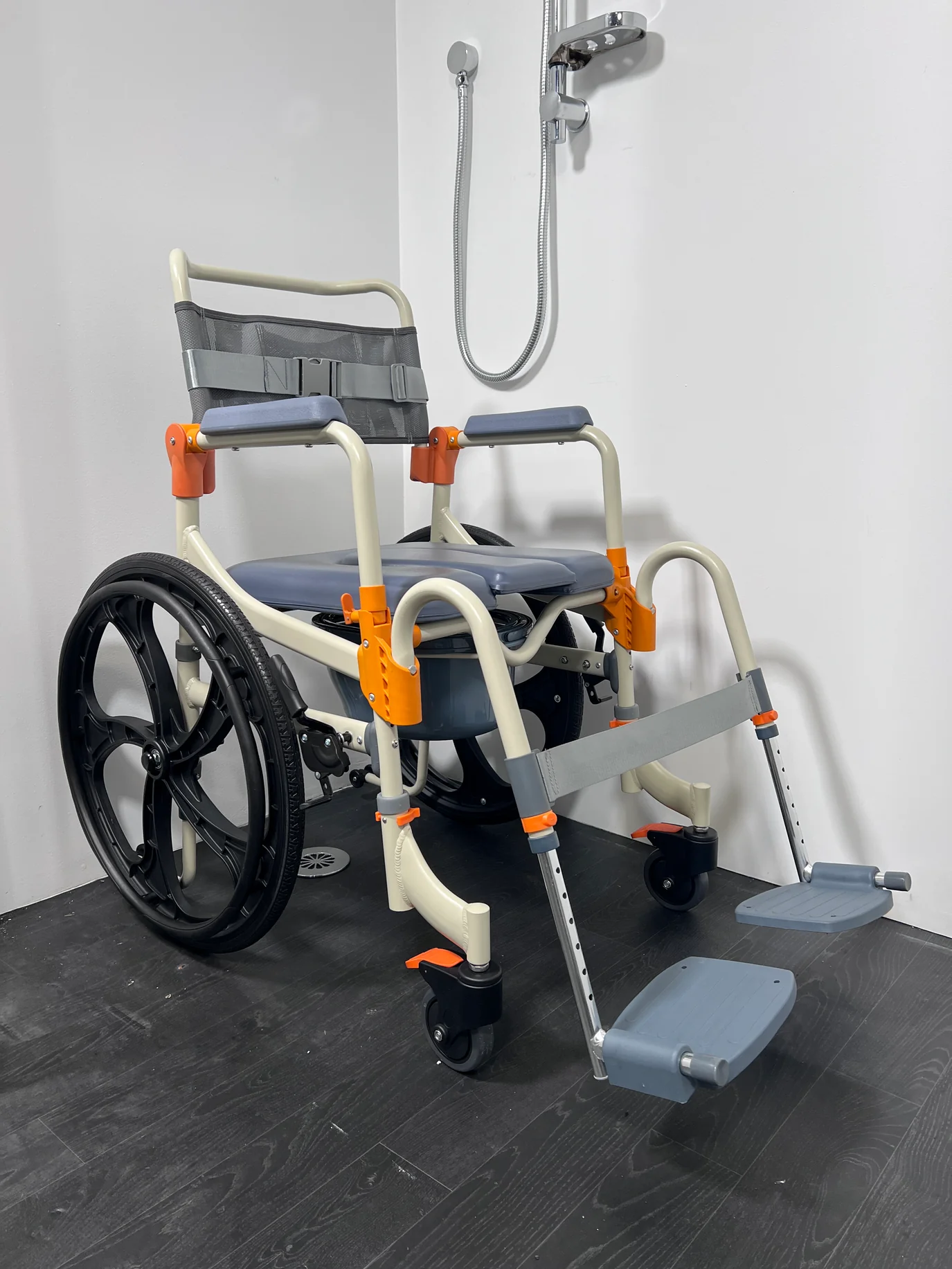 SB7w Shower Commode Shower Buddy Solo Traveller - Self Propelled 3 SB7w Shower Commode Shower Buddy Solo Traveller - Self Propelled - Image 3